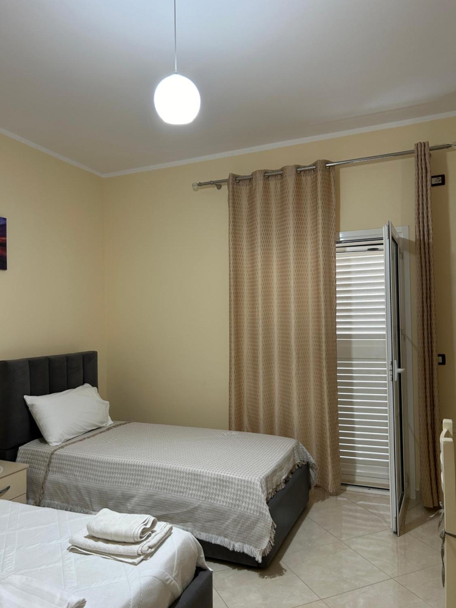 Rest House Vlore Bagian luar foto