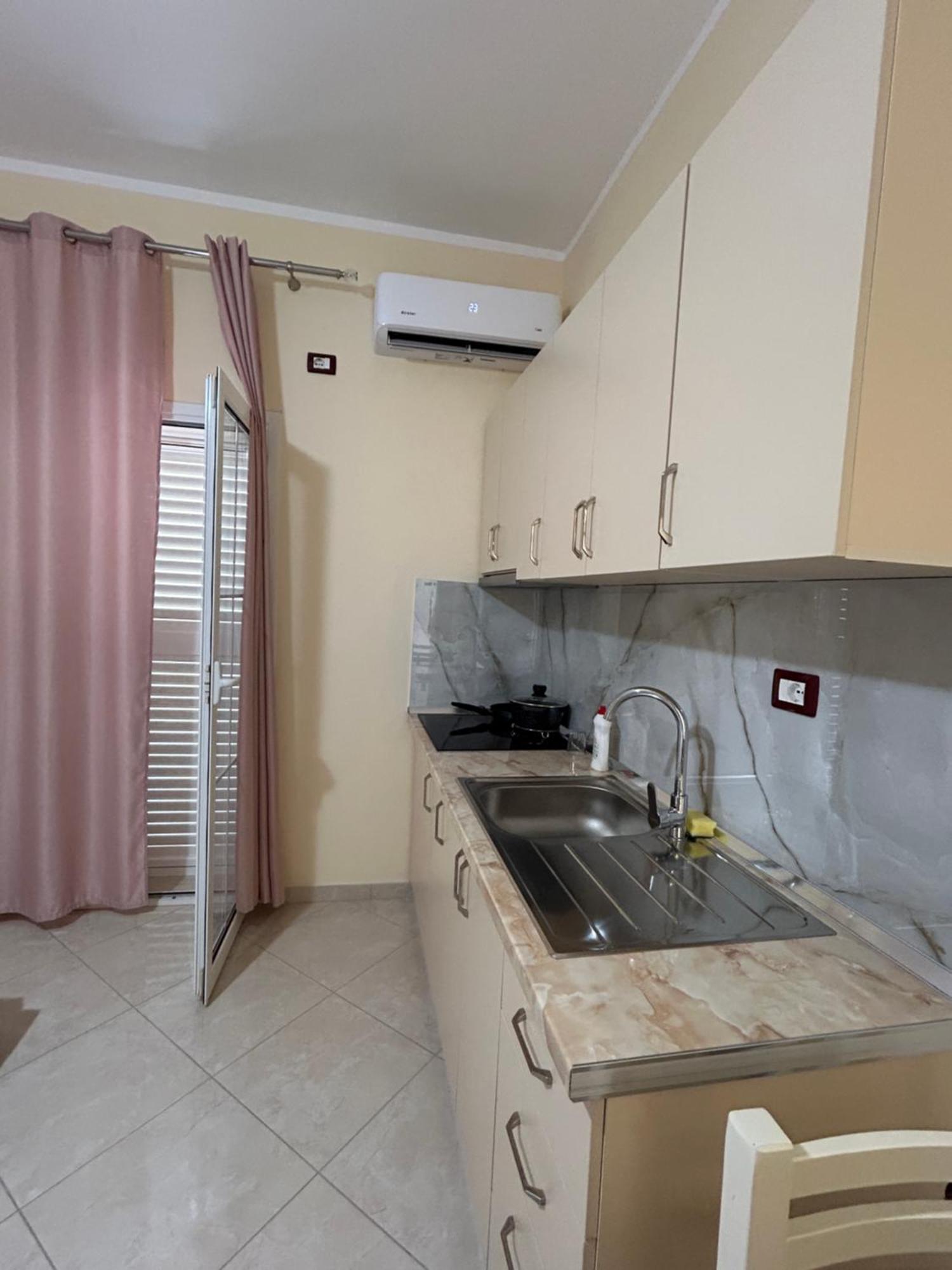 Rest House Vlore Bagian luar foto