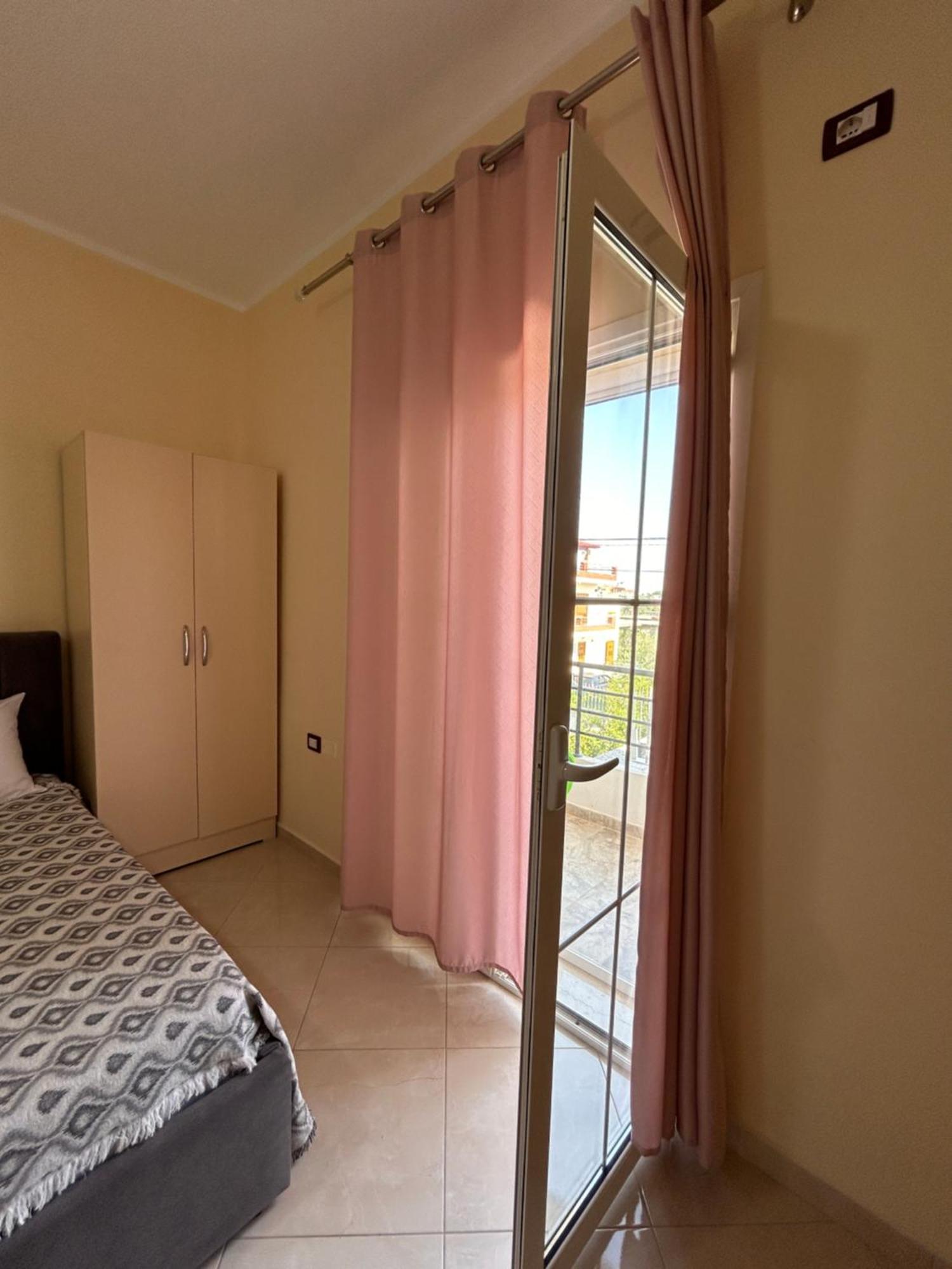 Rest House Vlore Bagian luar foto