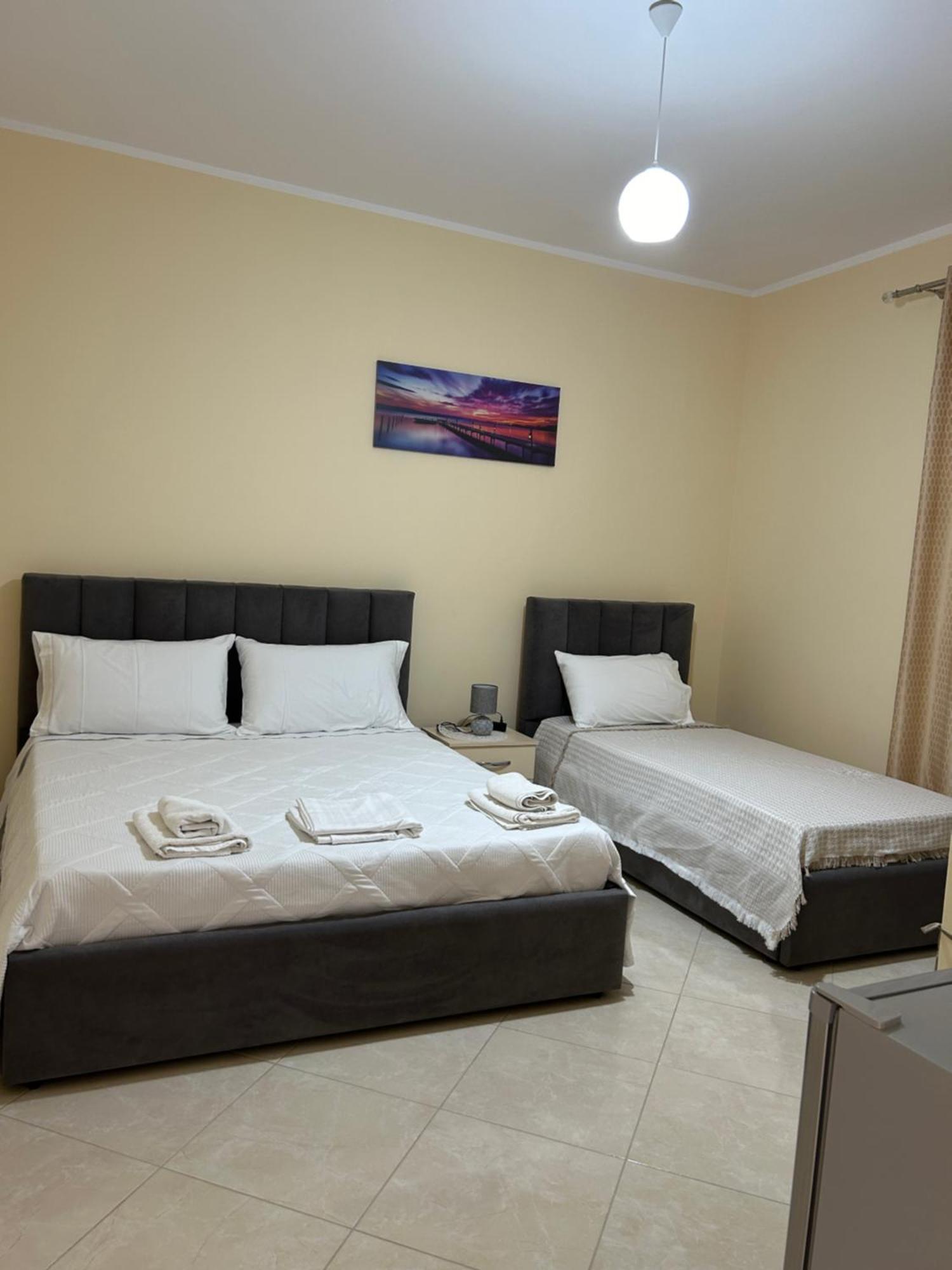 Rest House Vlore Bagian luar foto