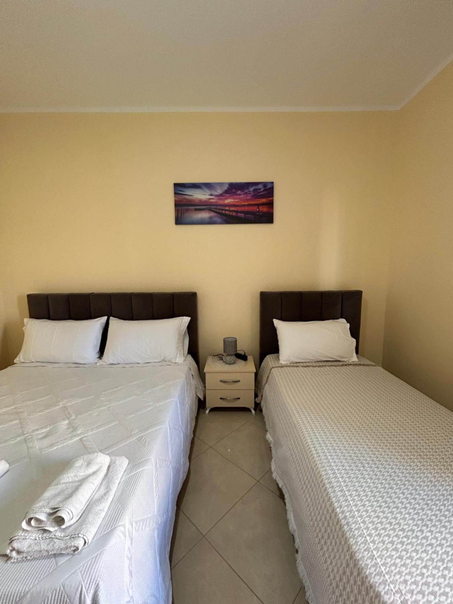 Rest House Vlore Bagian luar foto