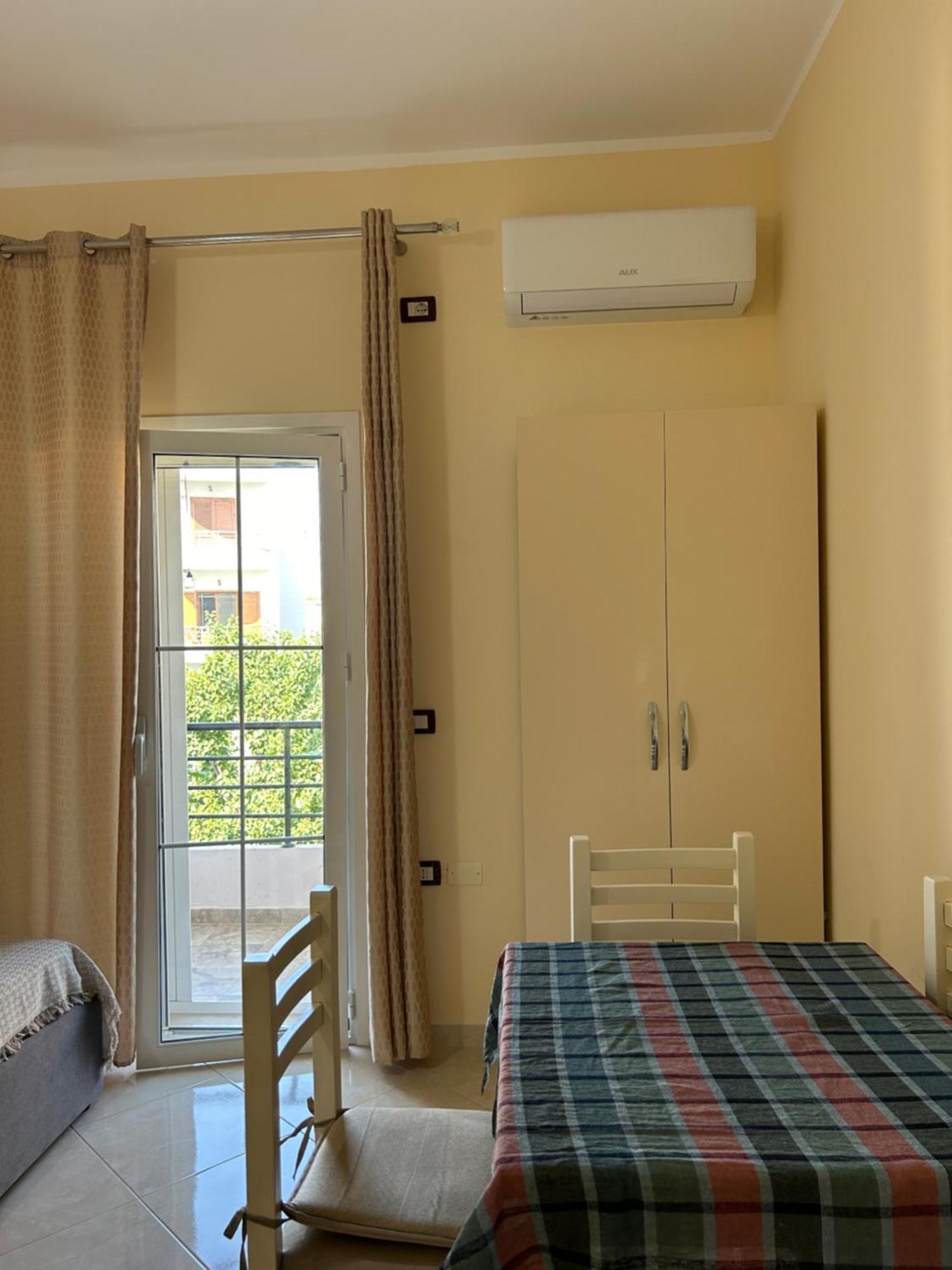 Rest House Vlore Bagian luar foto