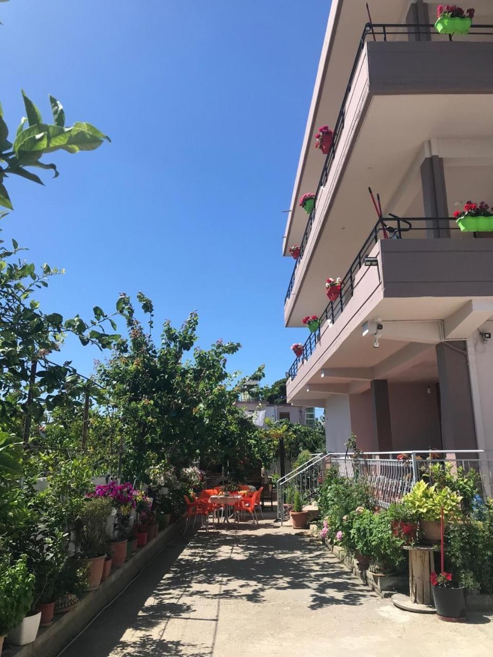 Rest House Vlore Bagian luar foto