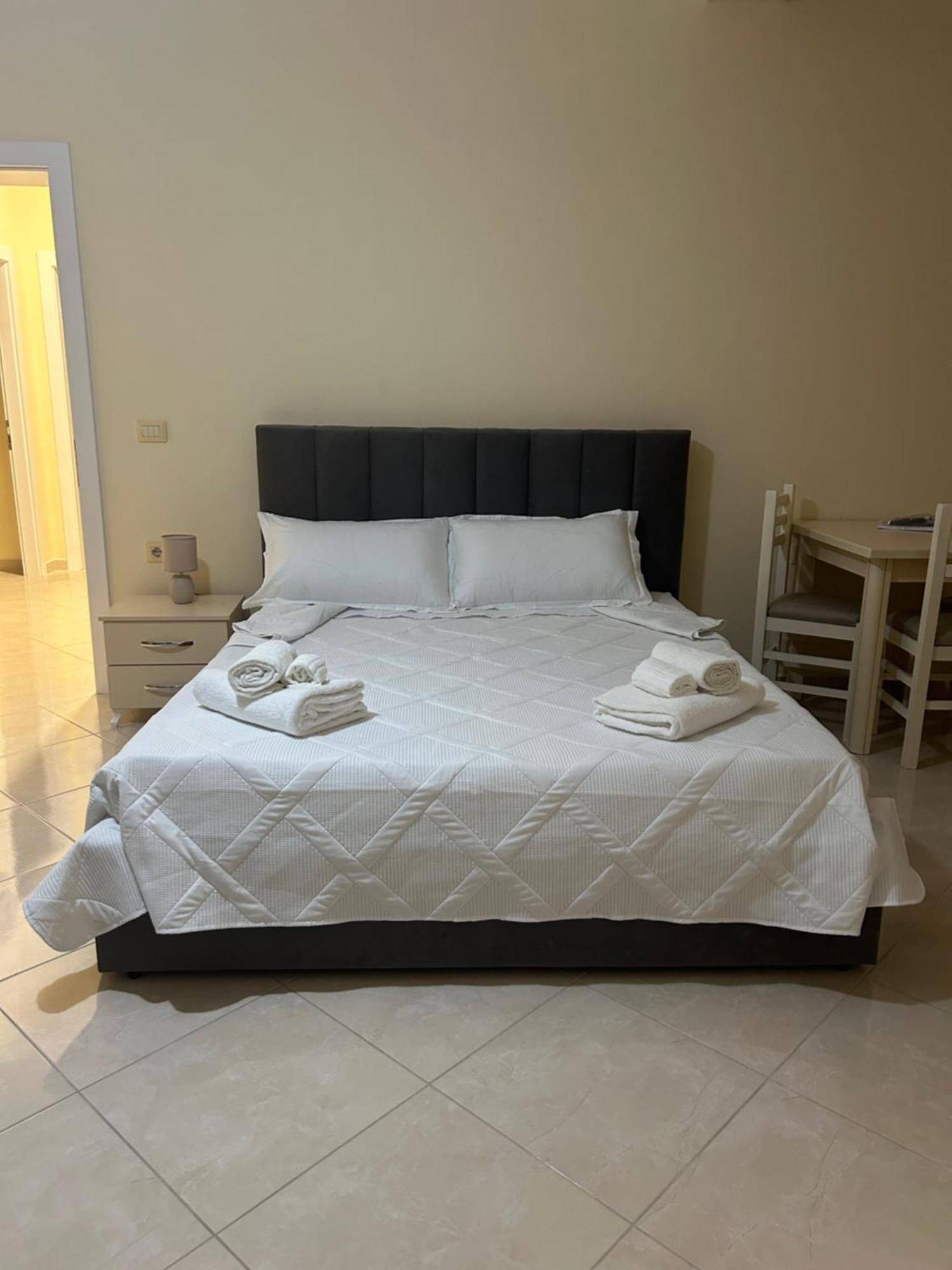 Rest House Vlore Bagian luar foto